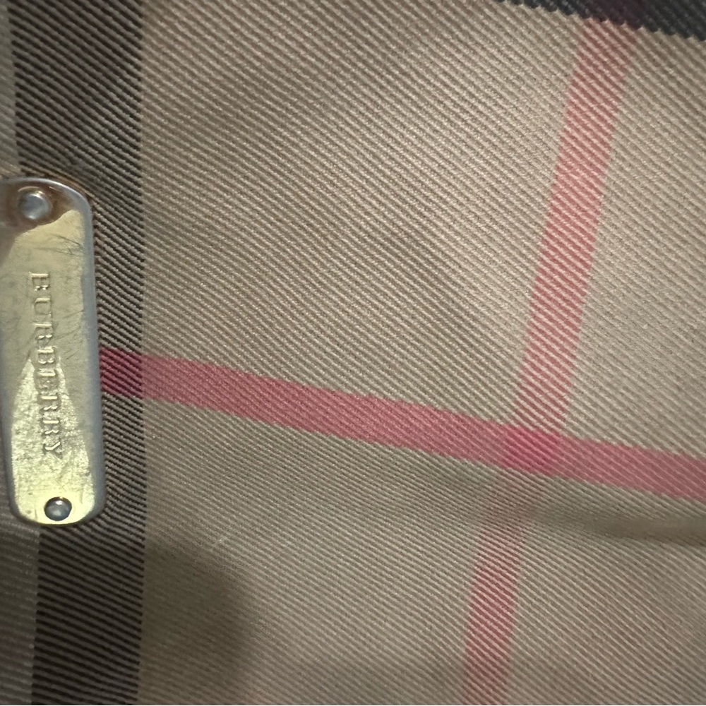 Classic Burberry Purse. Measurements are in the images.  Box included.